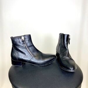 Napoleoni Black Leather Pointed-Toe Ankle Booties